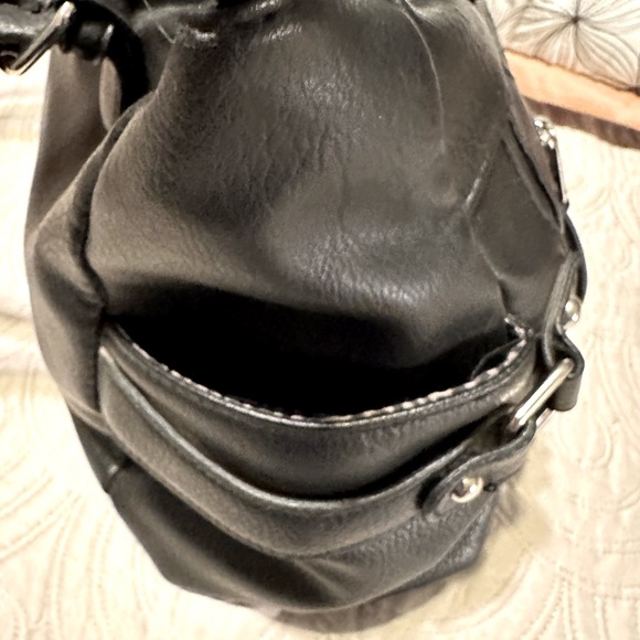 PAYLESS SHOESOURCE BLACK BAG. - Picture 7 of 7